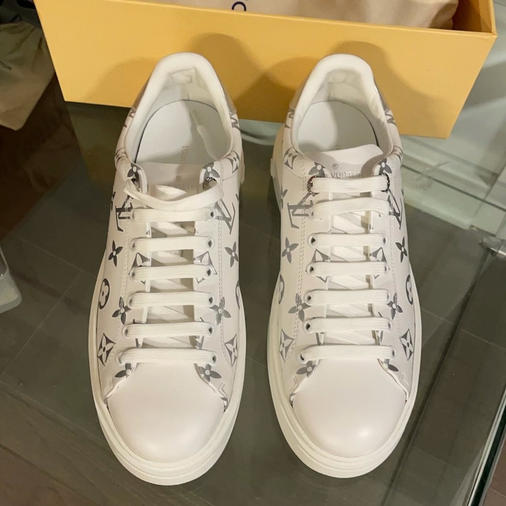 Louis Vuitton Sneakers size 39